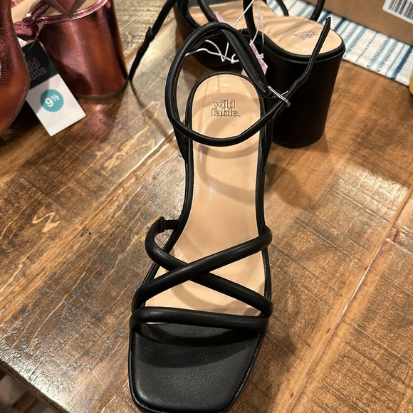 Two pairs of ladies sandals - Picture 2 of 6